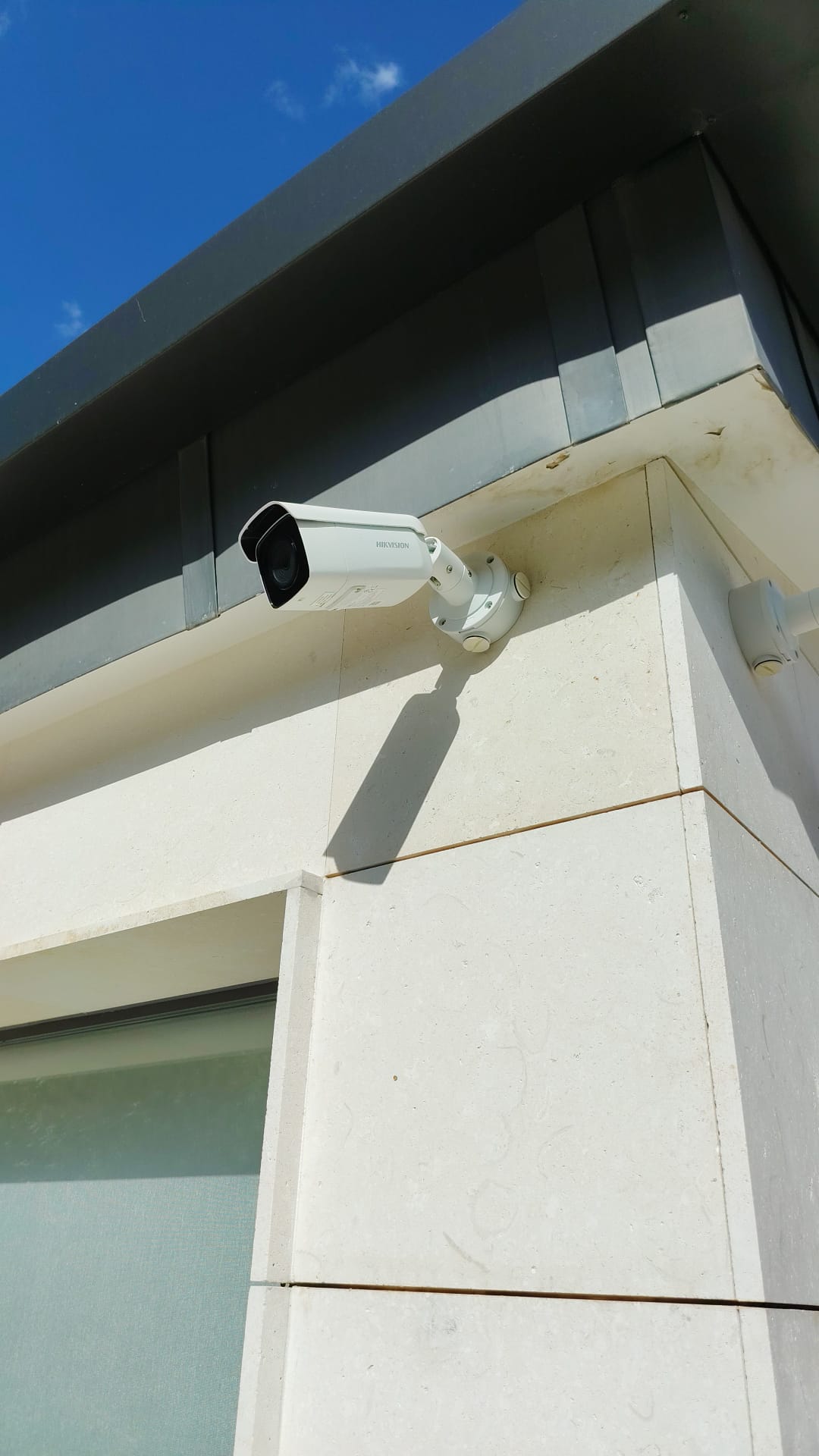 Camara de seguridad instalada por Domotecnics en Madrid