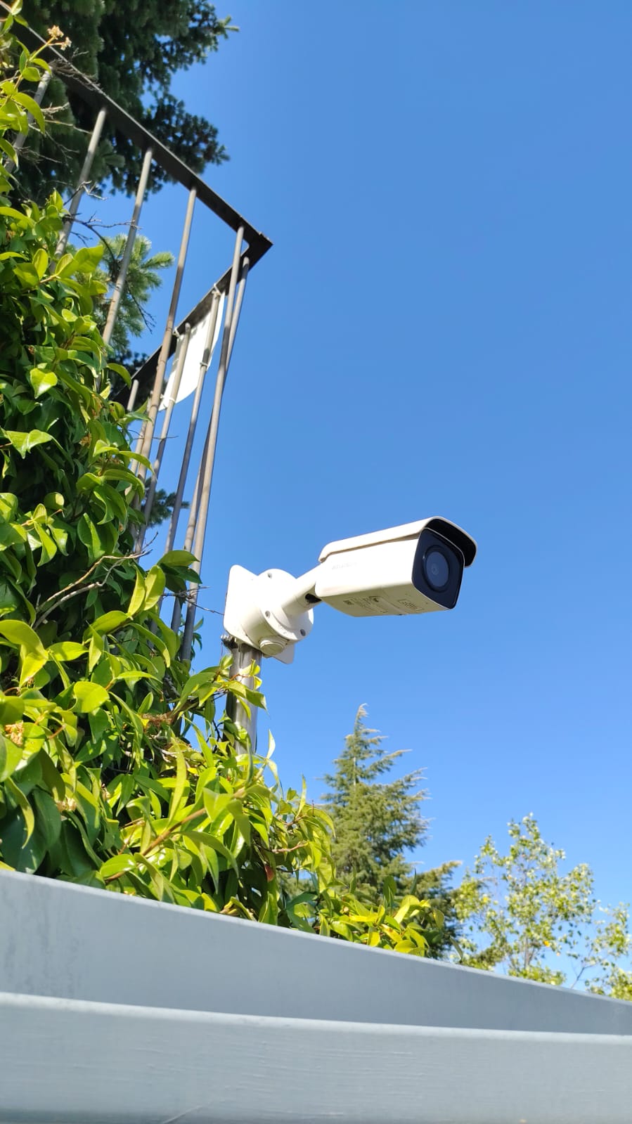 Camara de seguridad instalada por Domotecnics en Madrid