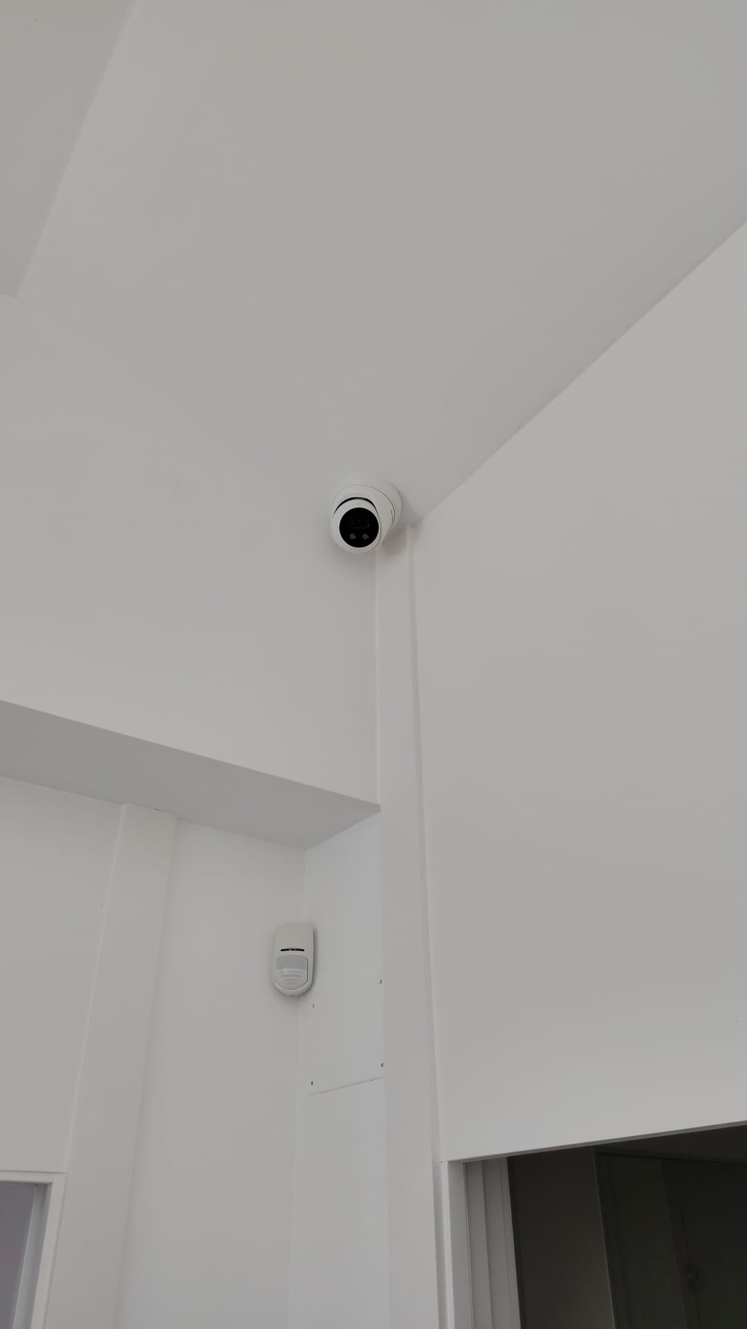 Camara de seguridad instalada por Domotecnics en Madrid